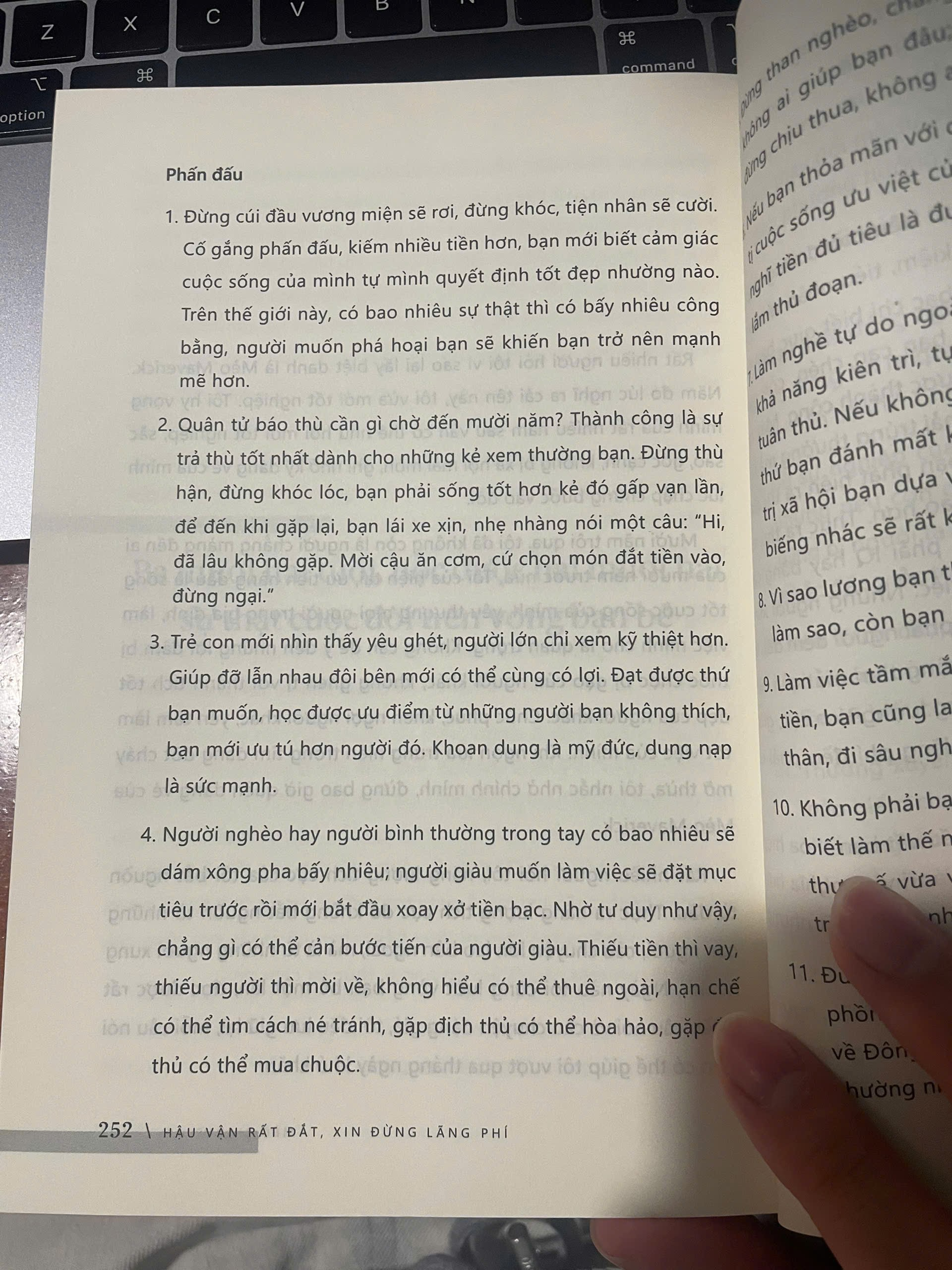 Trang sách Hậu vận rất đắt